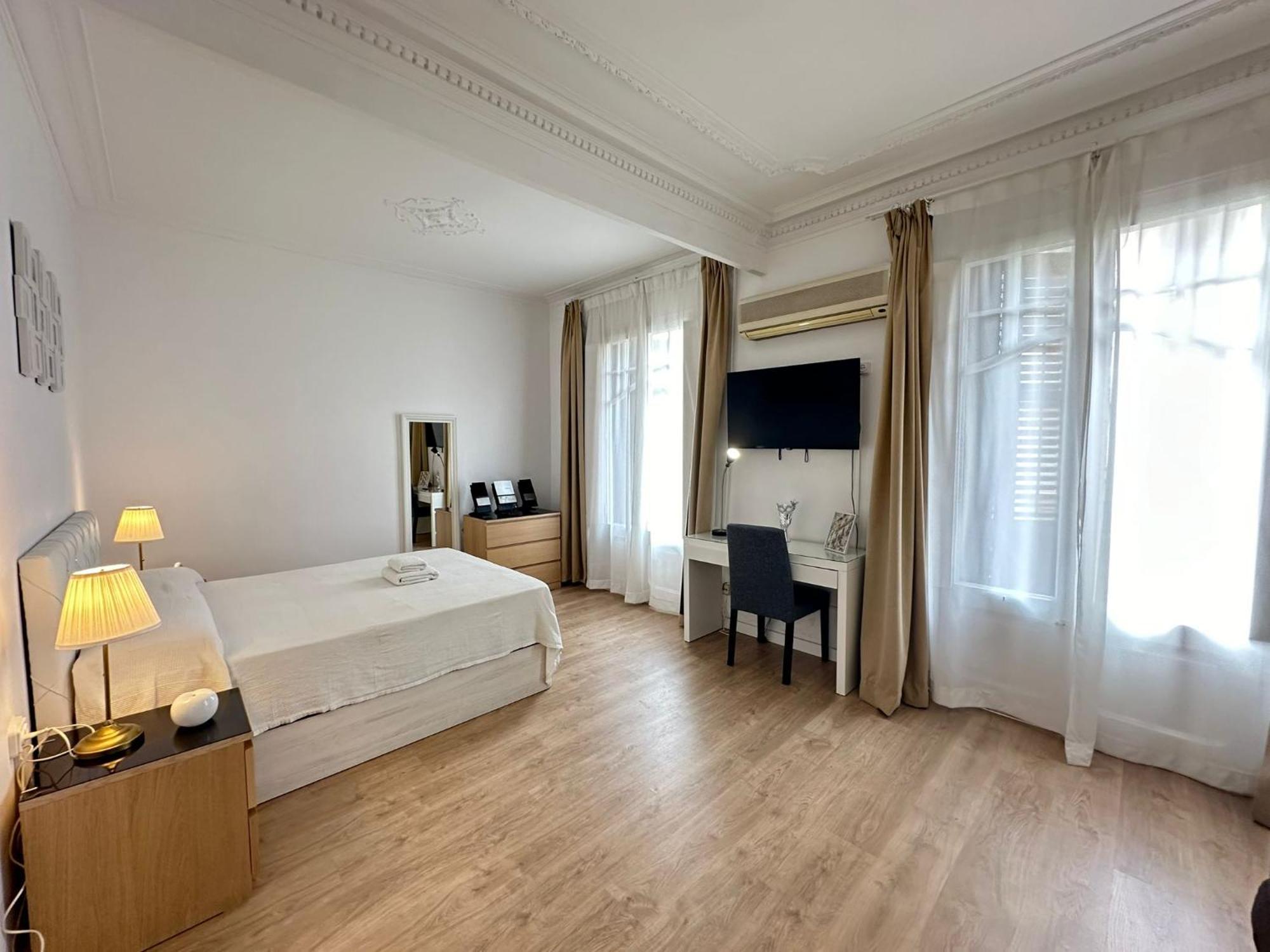 Alojamiento En Roger De Flor Barcelone Extérieur photo